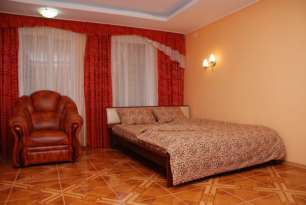 House In Bohatyrska Street Kiew Exterior foto